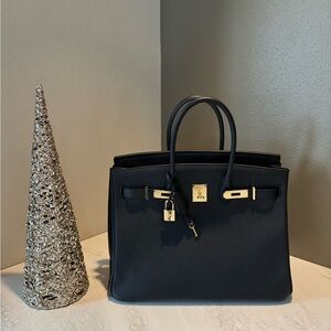 Elegant Black Leather Handbag